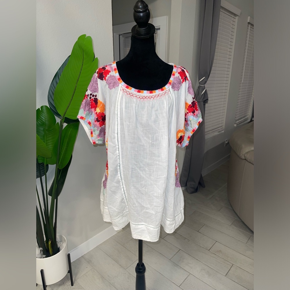 By Anthropologie short sleeves embroidered tunic blouse Sz M
